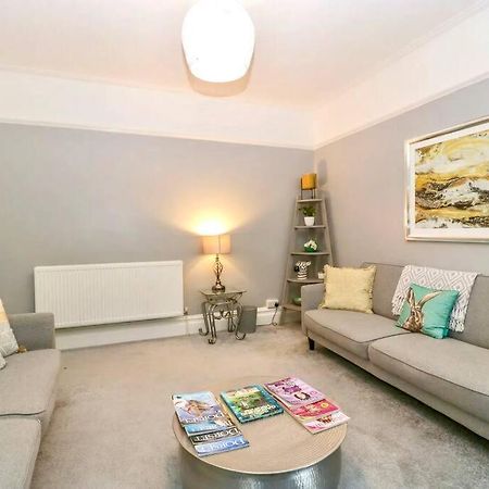 Homely 4 Bedroom Large House Inc Free Parking - Great Location - Fast Wifi - Smart Tv - Sleeps Up To 7! Close To Bournemouth & Poole Town Centre & Sandbanks Exterior foto