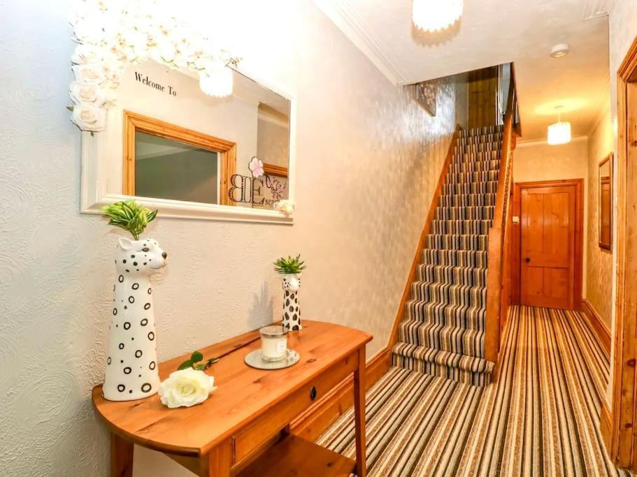 Homely 4 Bedroom Large House Inc Free Parking - Great Location - Fast Wifi - Smart Tv - Sleeps Up To 7! Close To Bournemouth & Poole Town Centre & Sandbanks Exterior foto